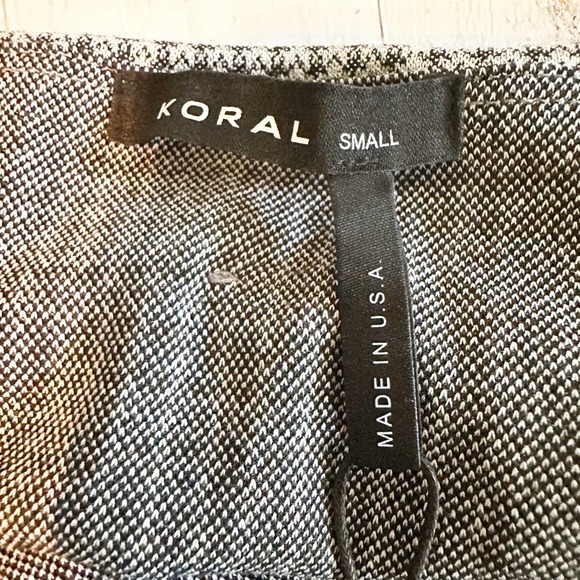 Koral Restrain Lux Off Shoulder Long Sleeve Crop Top Size Small Lavish - Picture 4 of 6